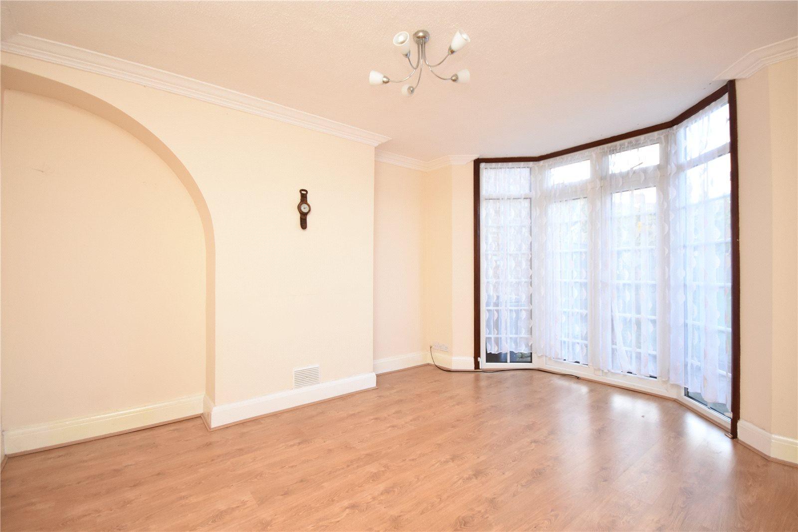 3 bedroom Semi-Detached House to rent - Martyn Gerrard