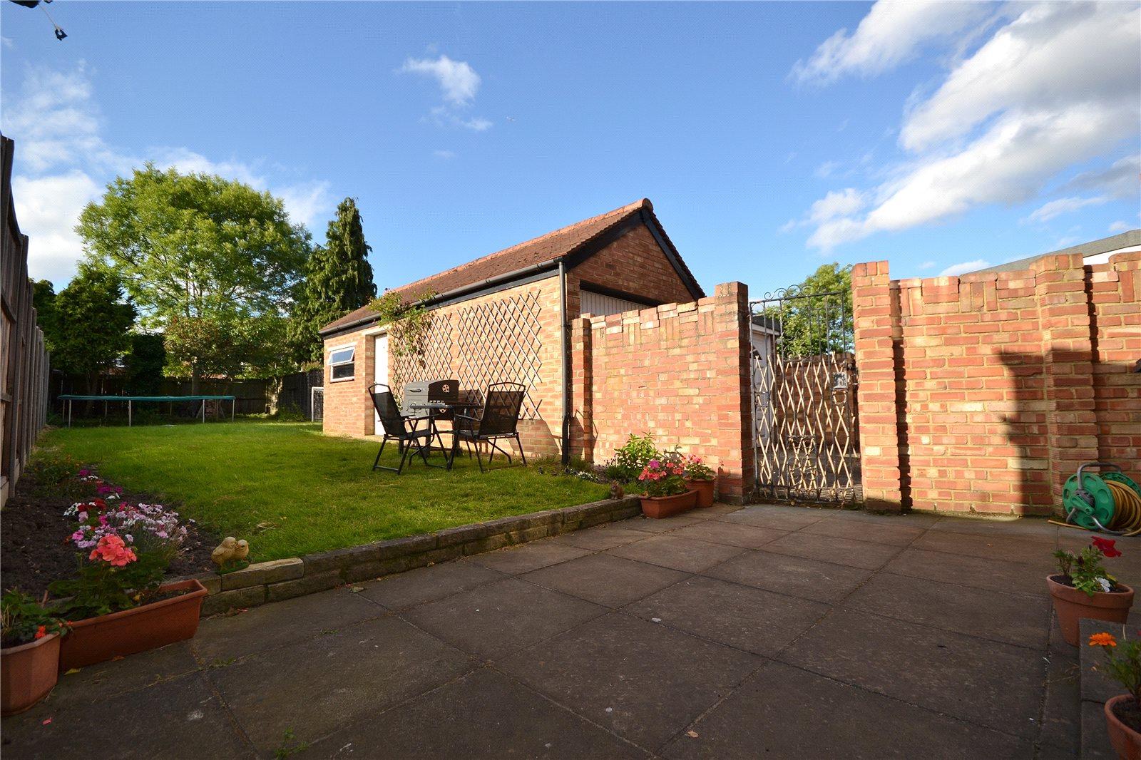 3 bedroom Semi-Detached House to rent - Martyn Gerrard