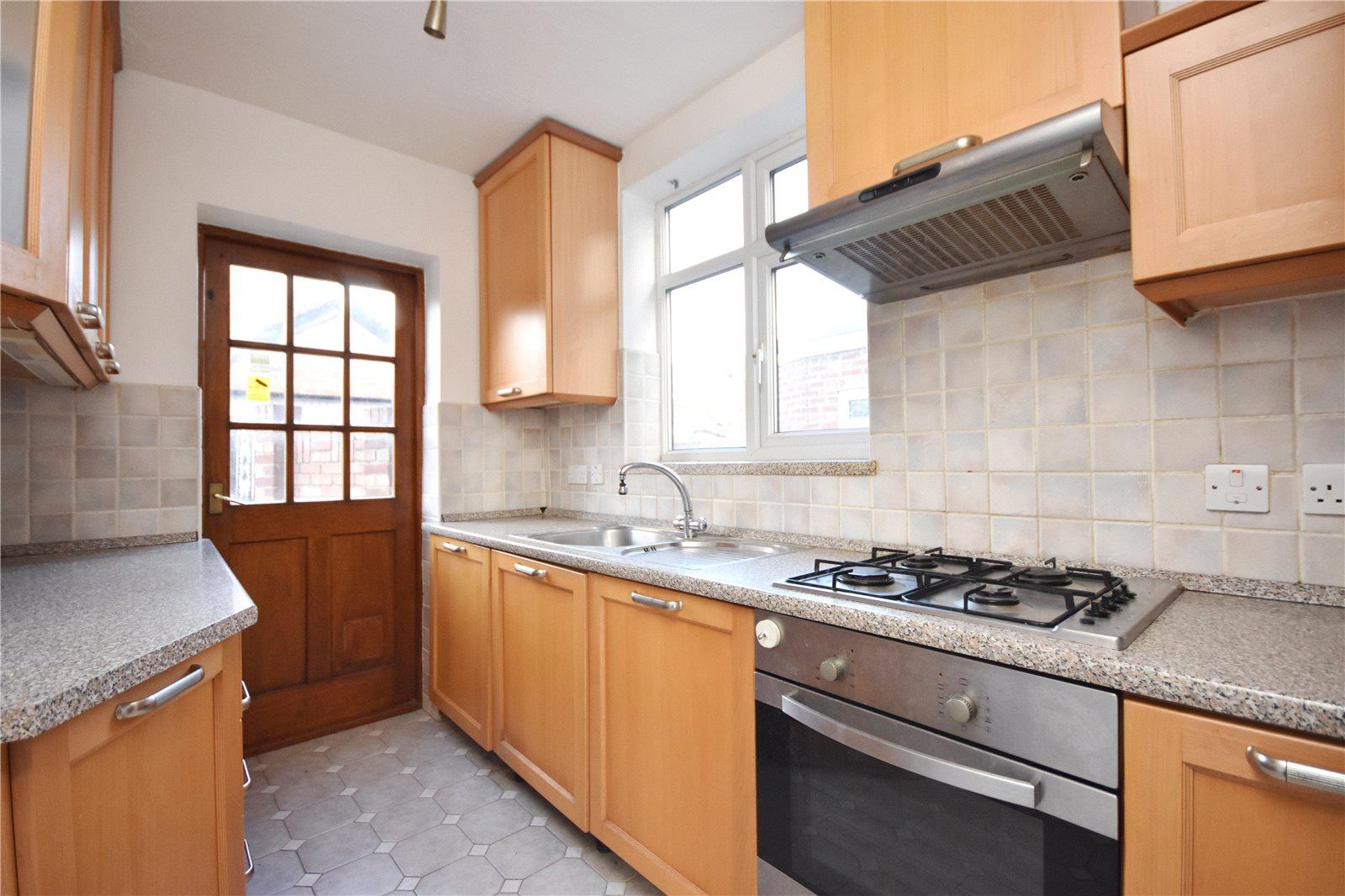 3 bedroom Semi-Detached House to rent - Martyn Gerrard