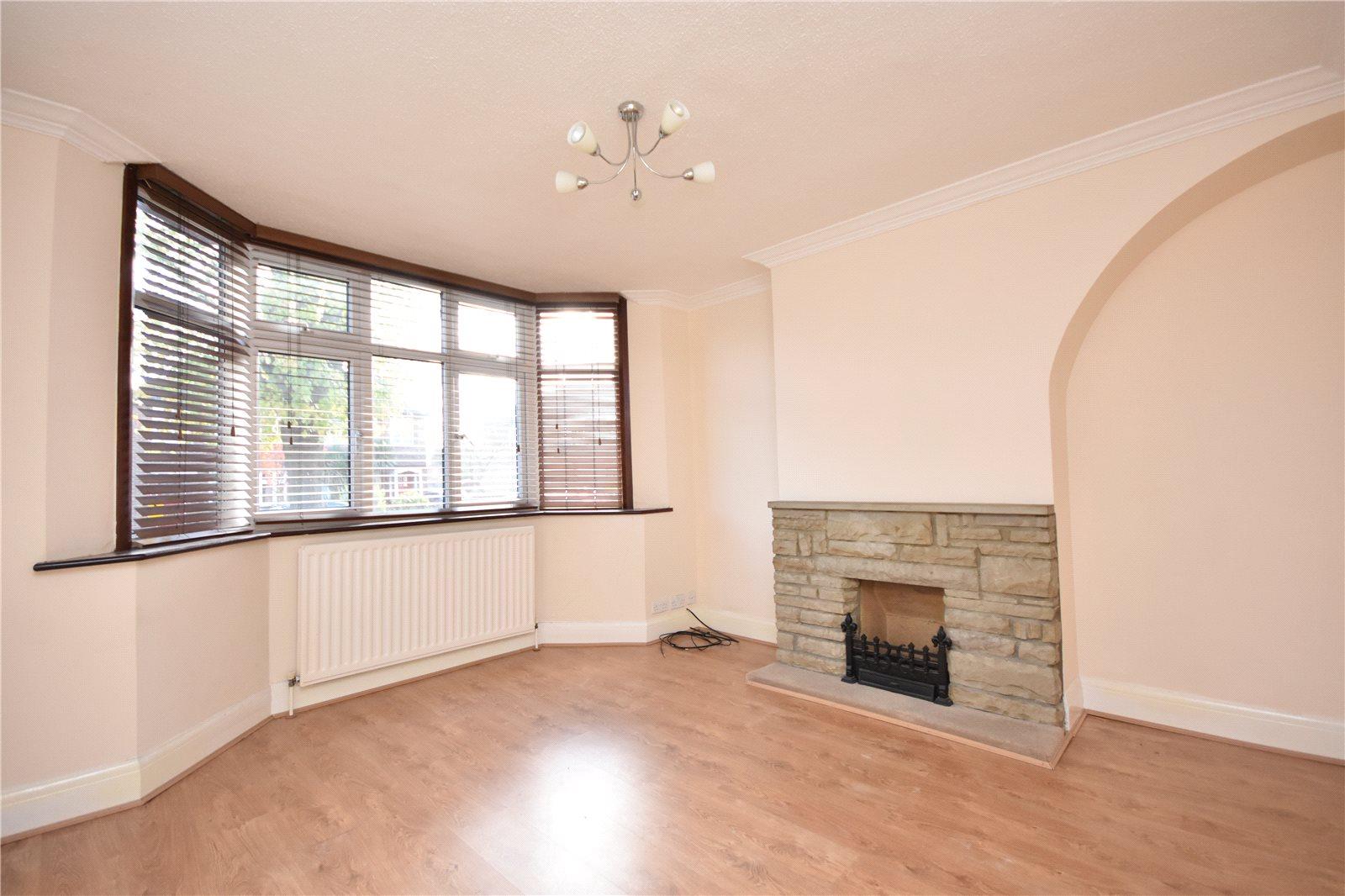 3 bedroom Semi-Detached House to rent - Martyn Gerrard
