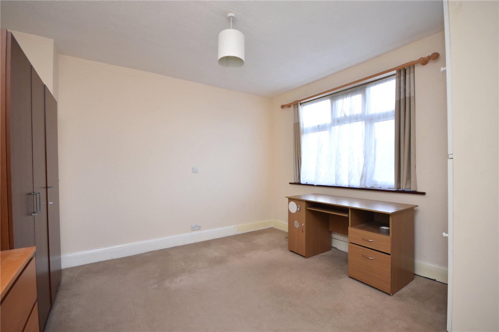 3 bedroom Semi-Detached House to rent - Martyn Gerrard