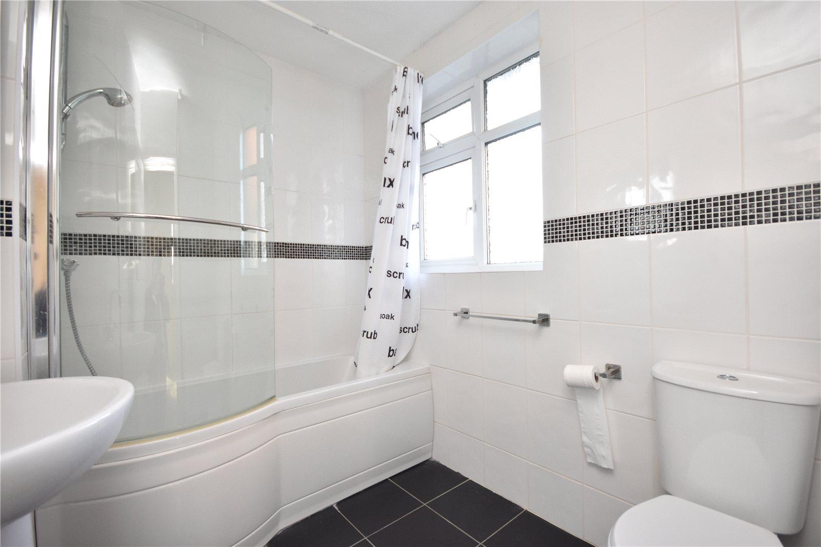 3 bedroom Semi-Detached House to rent - Martyn Gerrard