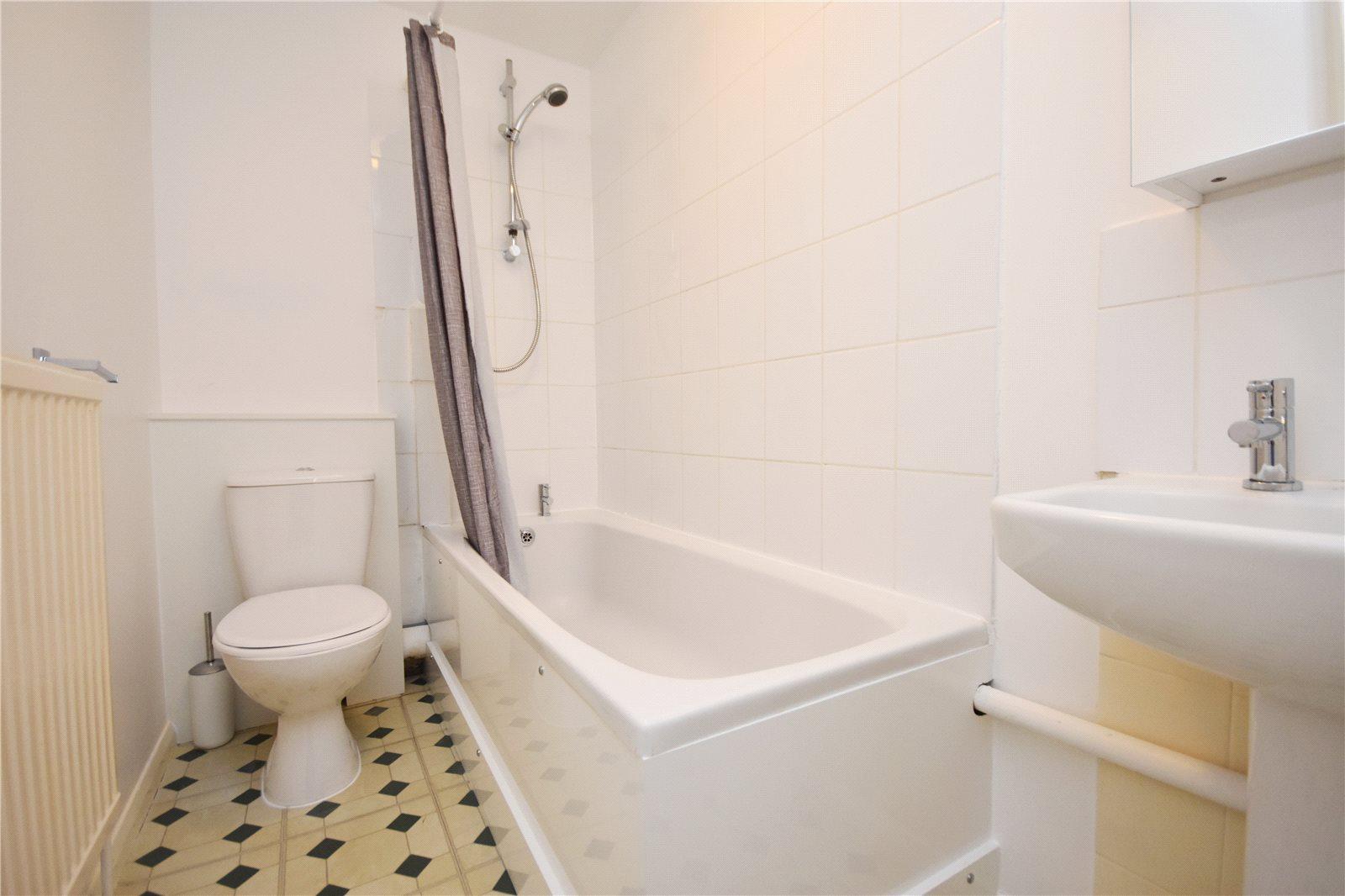 2 bedroom Apartment to rent - Martyn Gerrard