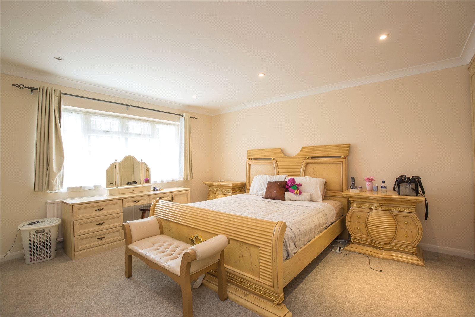 5 bedroom Detached House to rent - Martyn Gerrard