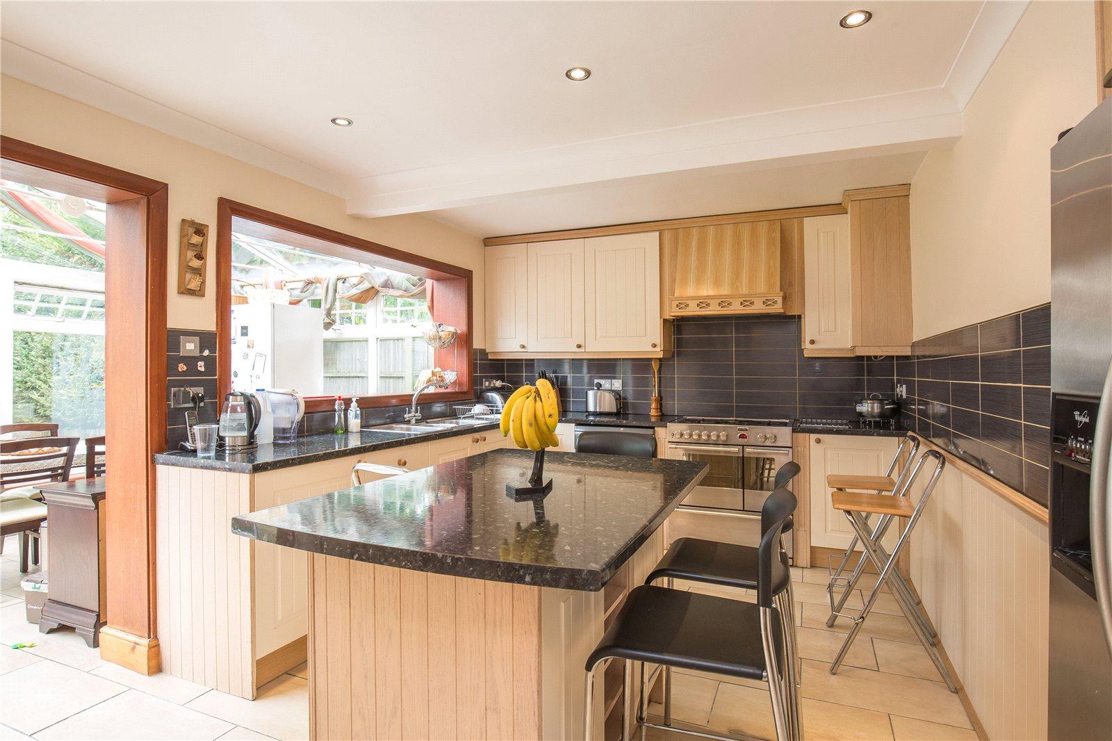 5 bedroom Detached House to rent - Martyn Gerrard