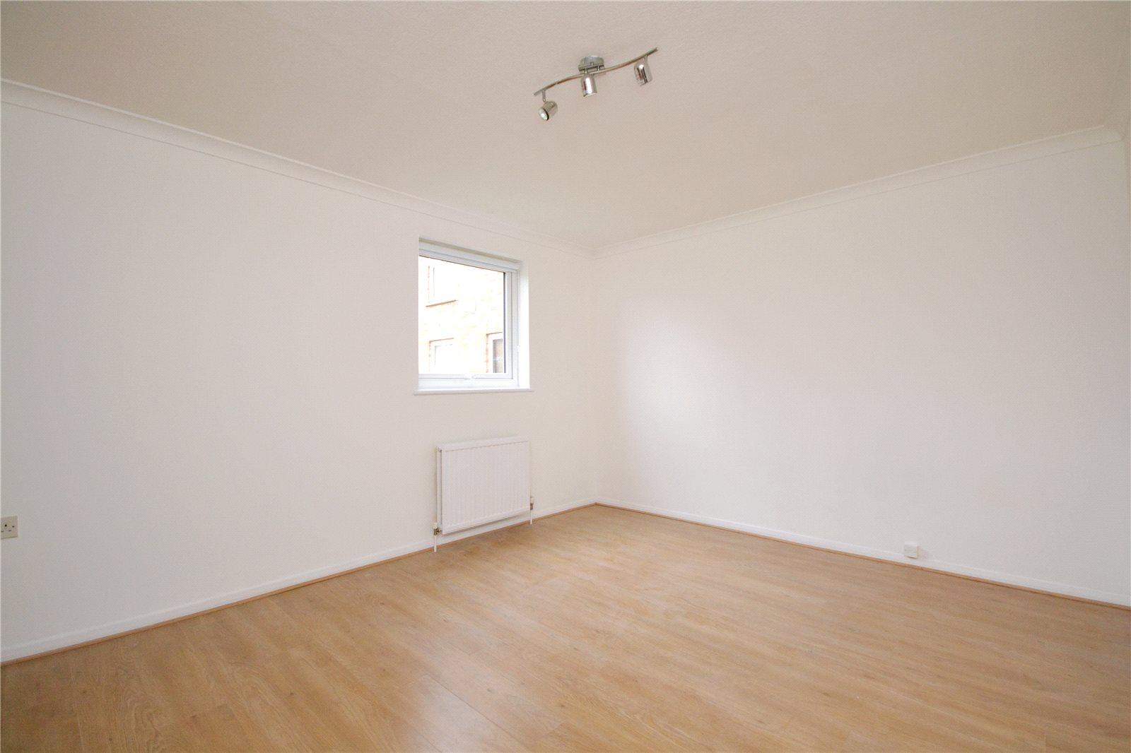 1 bedroom Ground Floor Flat to rent - Martyn Gerrard