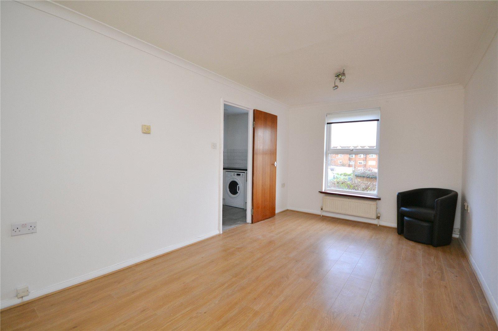 1 bedroom Ground Floor Flat to rent - Martyn Gerrard
