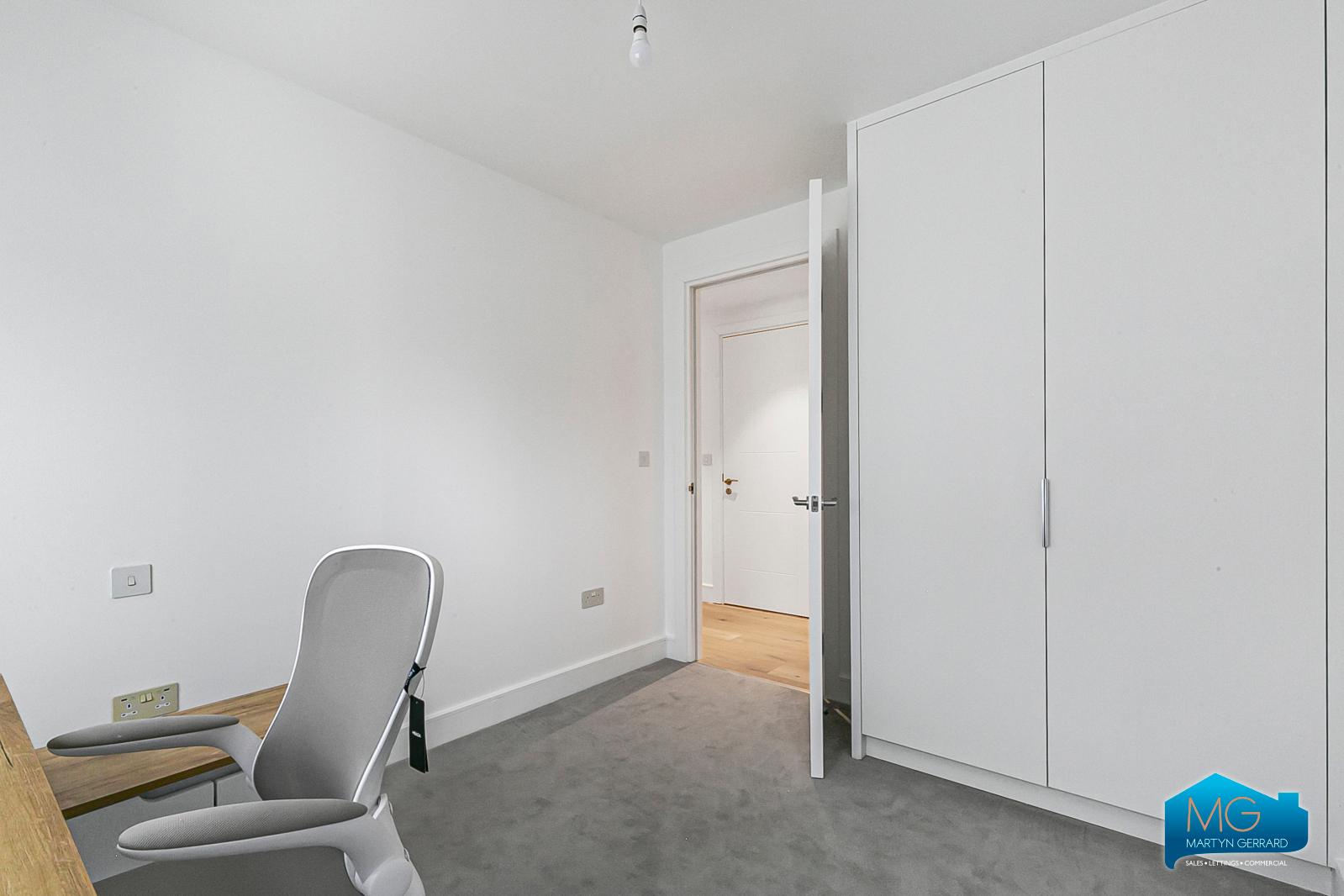 2 bedroom Apartment to rent - Martyn Gerrard
