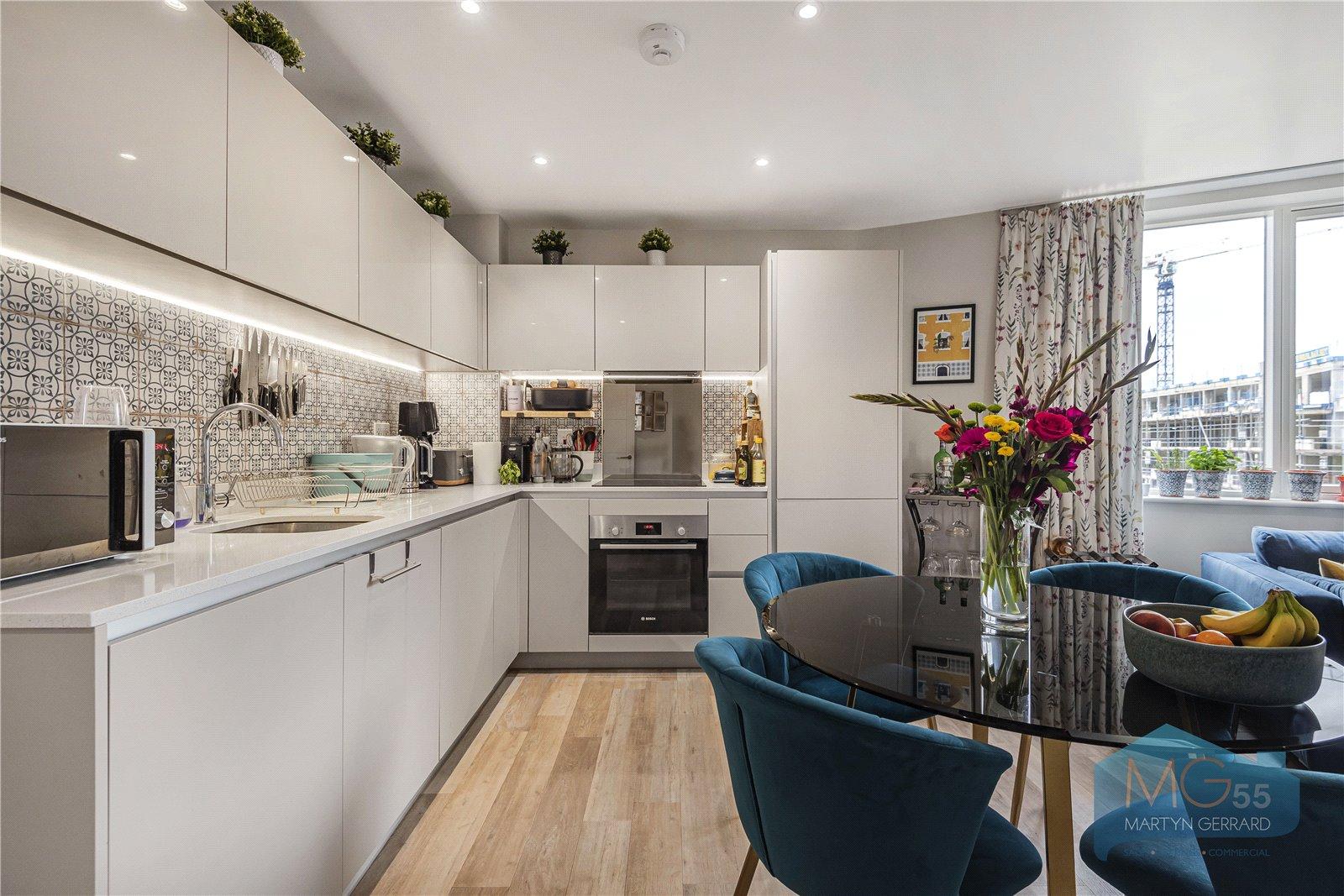 2 bedroom Apartment for sale - Martyn Gerrard