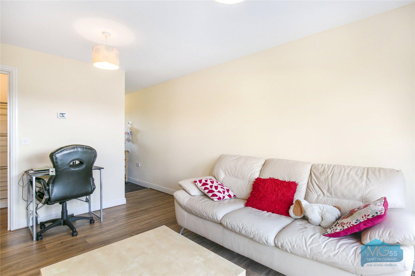 2 bedroom Apartment to rent - Martyn Gerrard