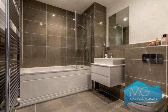 2 bedroom Apartment to rent - Martyn Gerrard