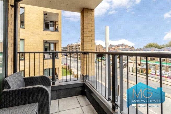 2 bedroom Apartment to rent - Martyn Gerrard