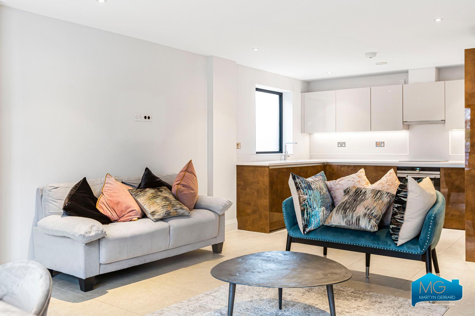 2 bedroom Apartment to rent - Martyn Gerrard