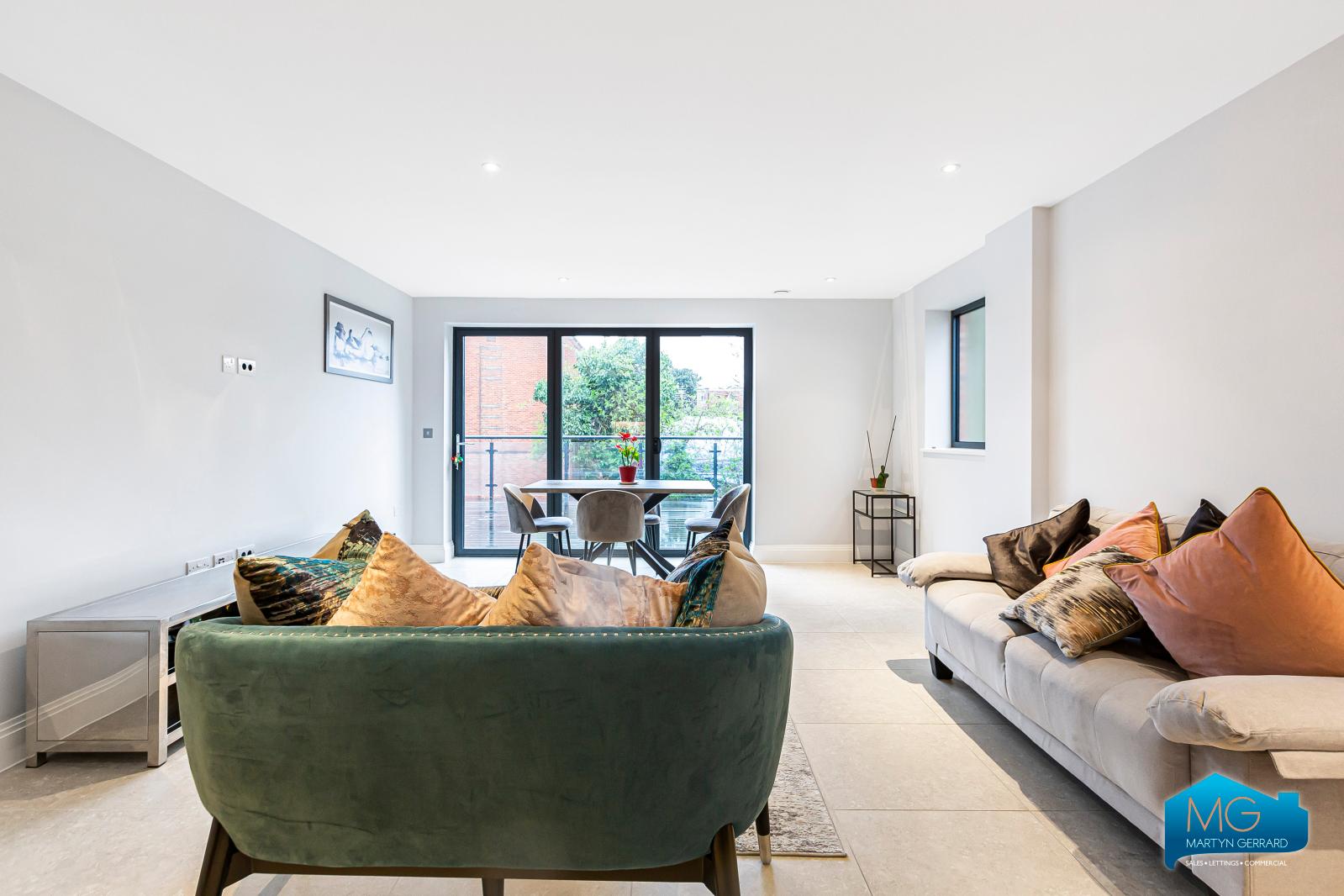 2 bedroom Apartment to rent - Martyn Gerrard