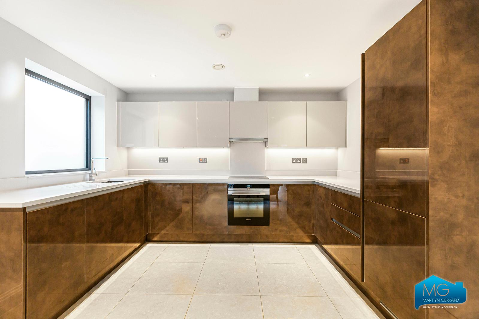 2 bedroom Apartment to rent - Martyn Gerrard