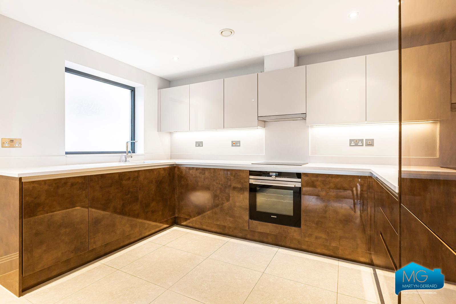 2 bedroom Apartment to rent - Martyn Gerrard