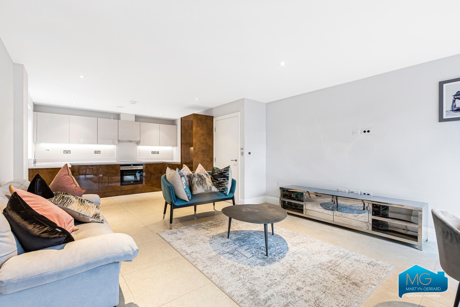 2 bedroom Apartment to rent - Martyn Gerrard