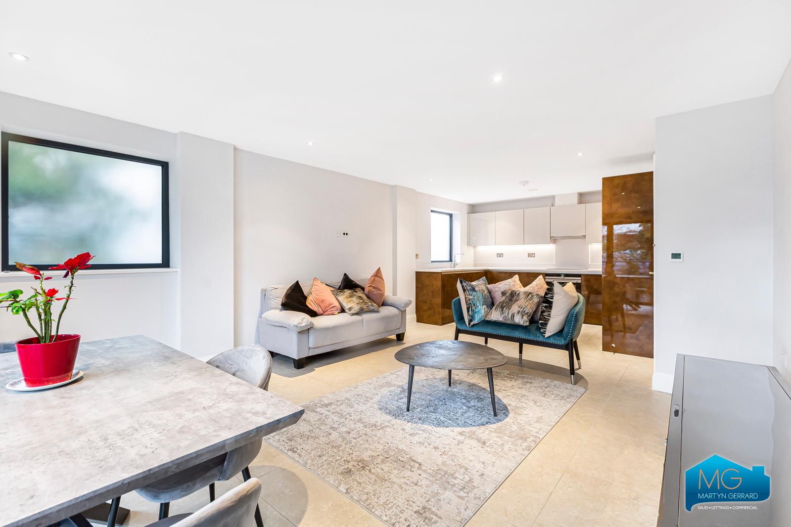 2 bedroom Apartment to rent - Martyn Gerrard