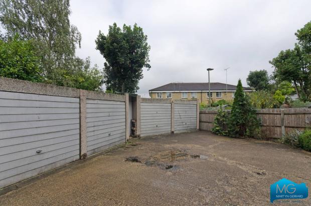 2 bedroom Apartment to rent - Martyn Gerrard