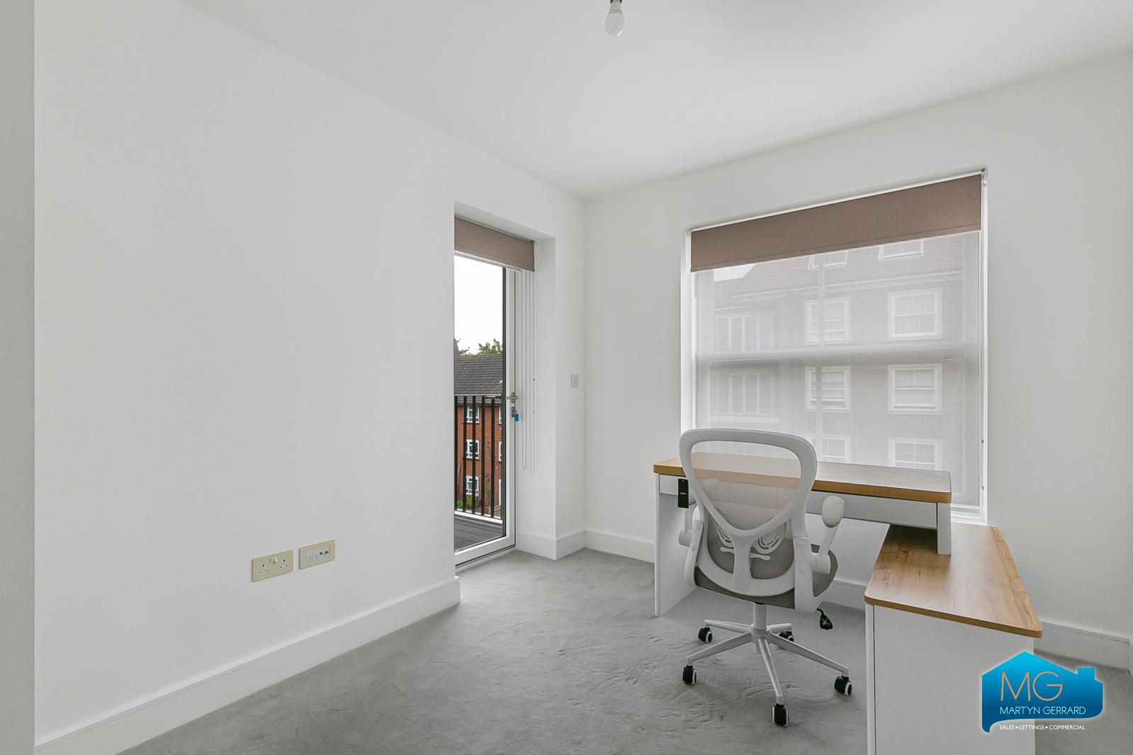 2 bedroom Apartment to rent - Martyn Gerrard