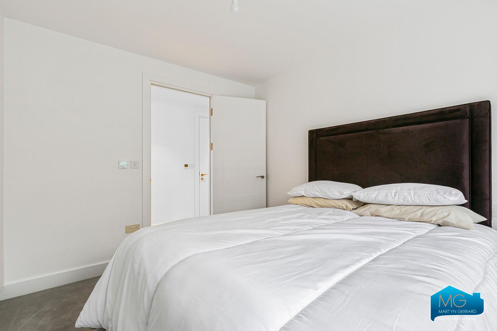 2 bedroom Apartment to rent - Martyn Gerrard