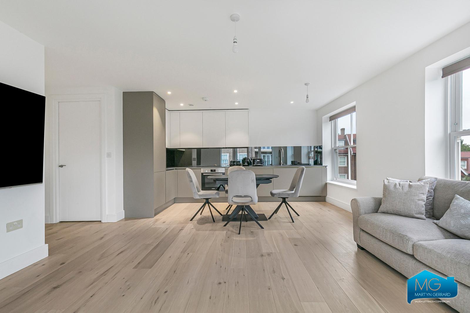2 bedroom Apartment to rent - Martyn Gerrard