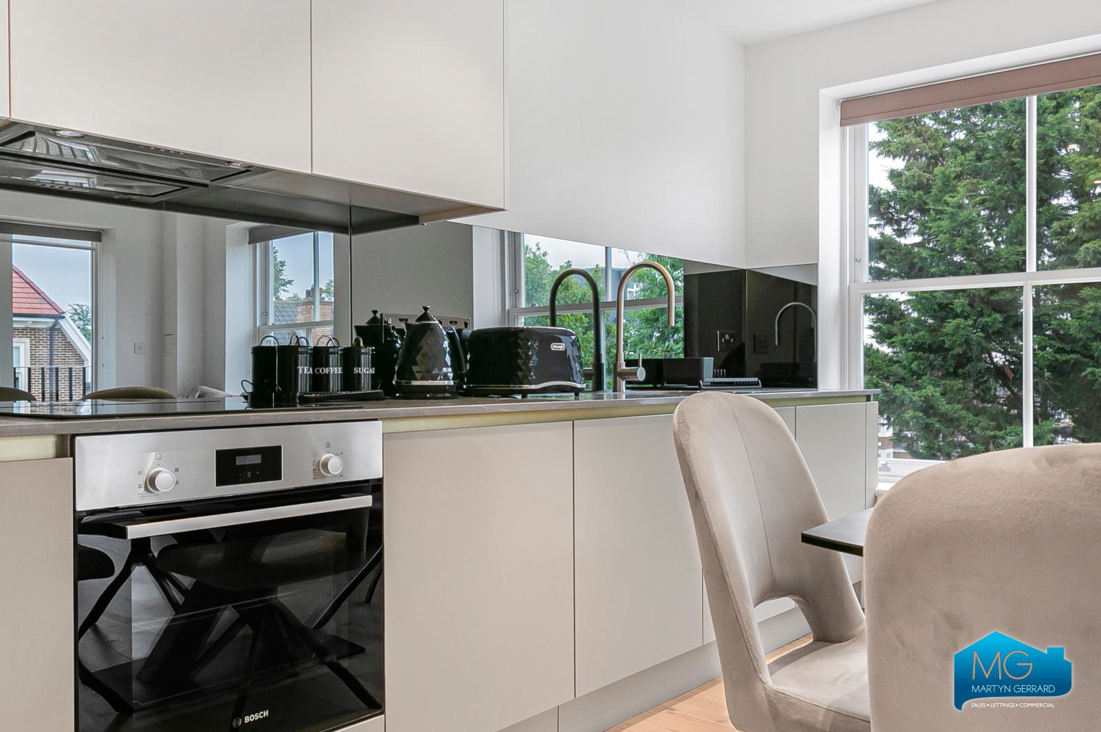 2 bedroom Apartment to rent - Martyn Gerrard