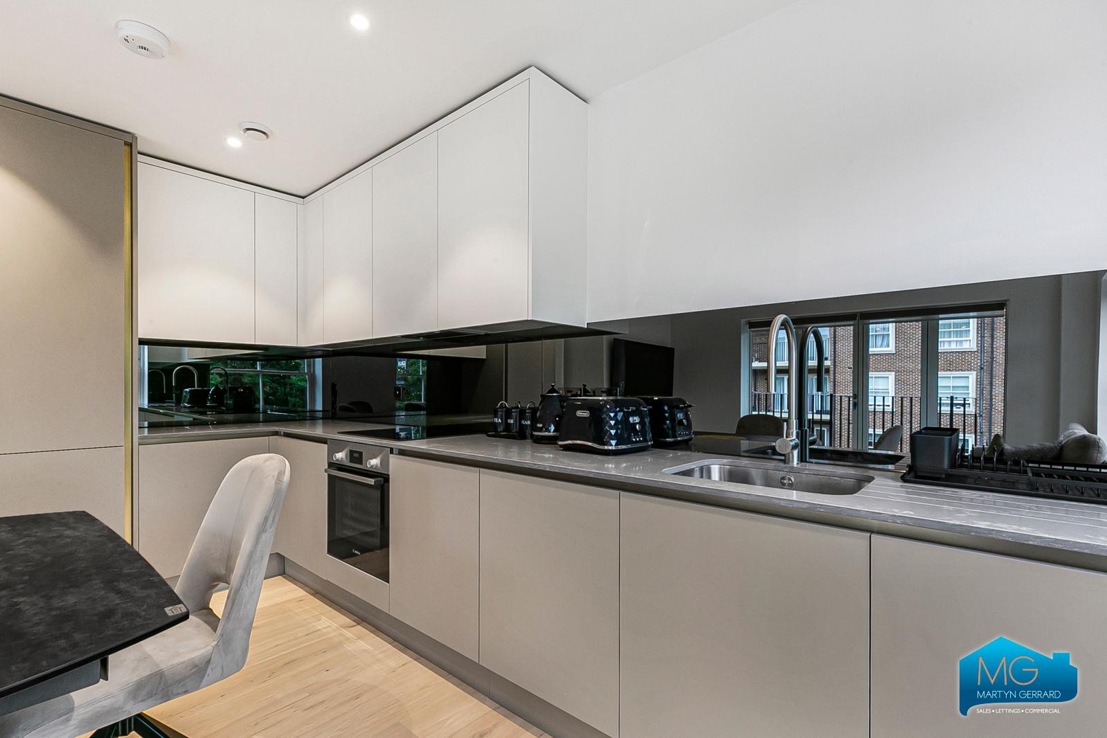 2 bedroom Apartment to rent - Martyn Gerrard