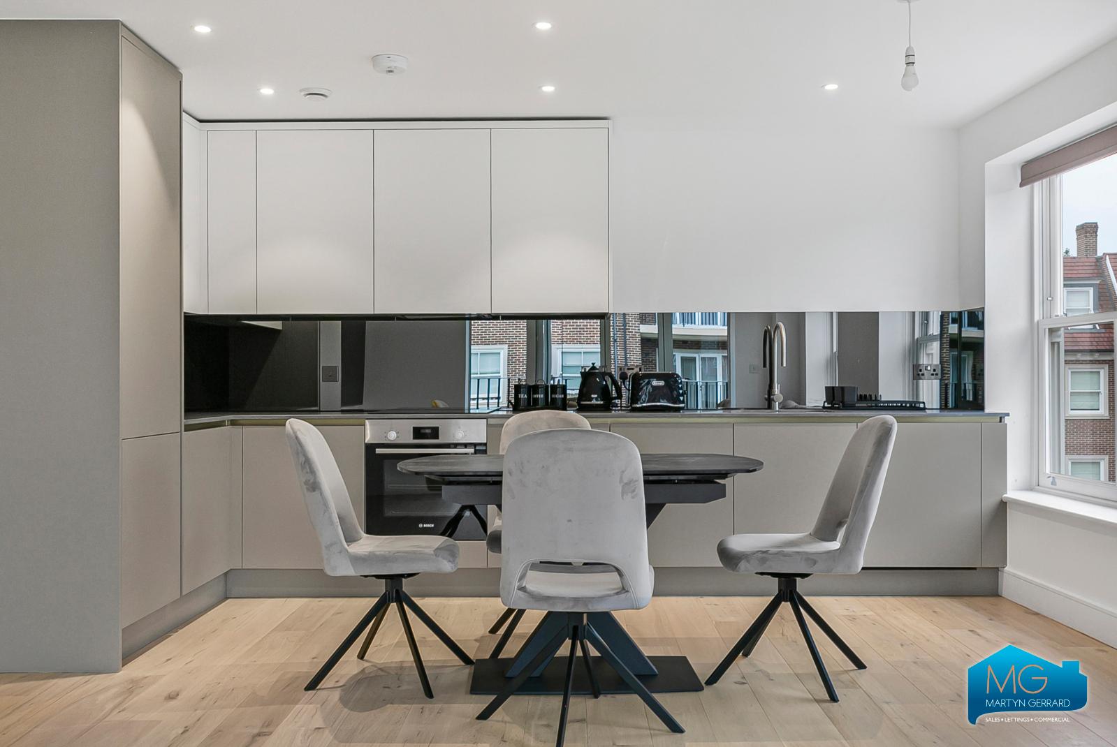 2 bedroom Apartment to rent - Martyn Gerrard