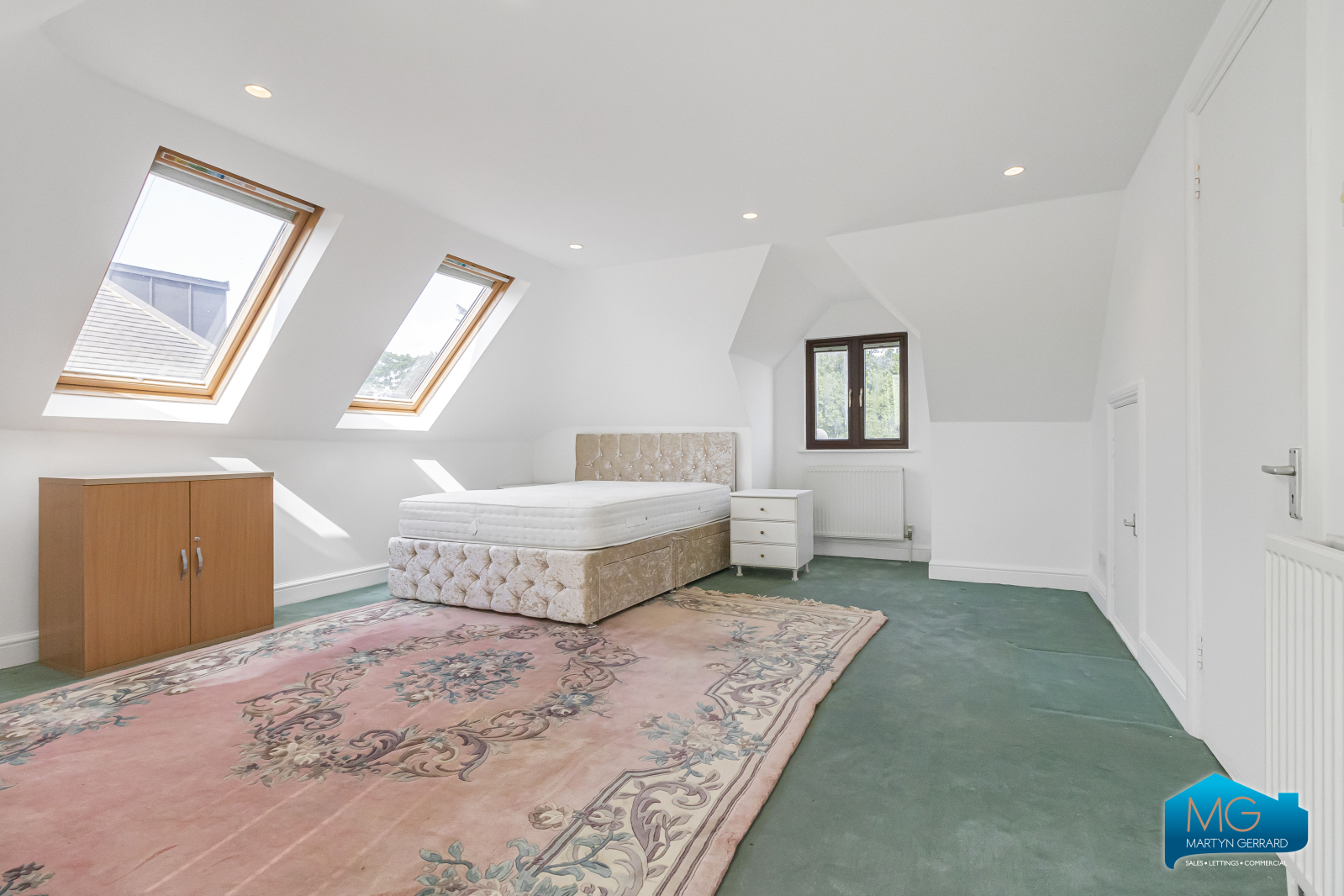 7 bedroom Detached House to rent - Martyn Gerrard