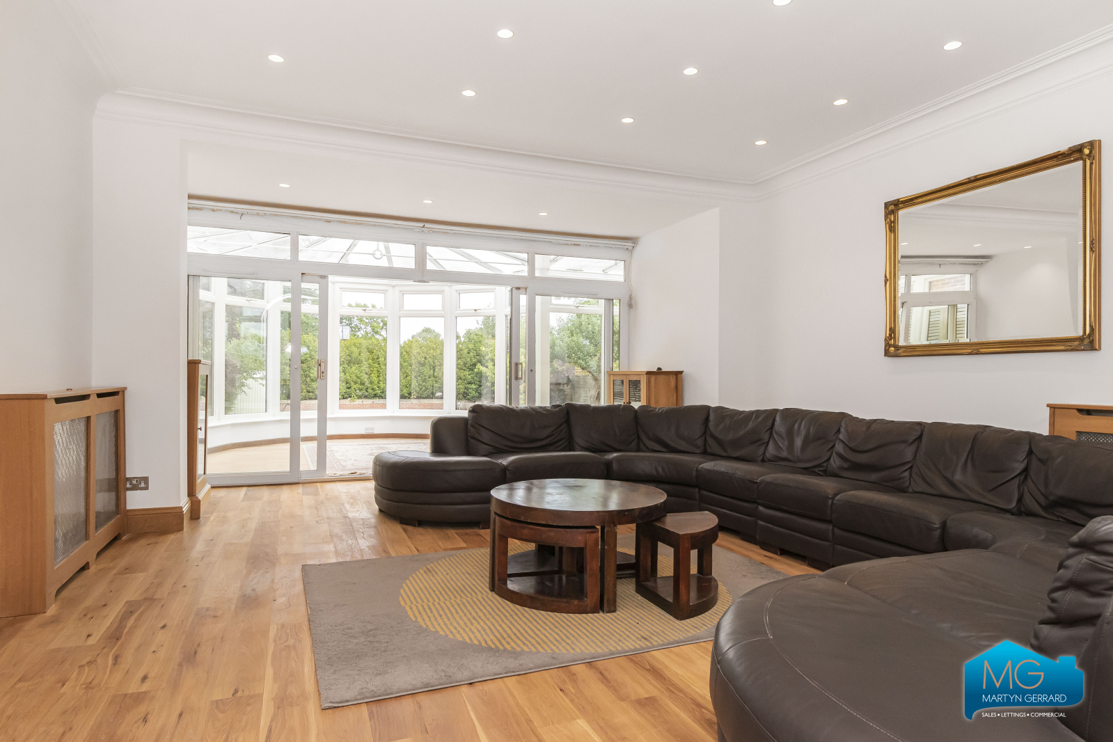 Buckingham Avenue, Whetstone, London, N20+  - Martyn Gerrard