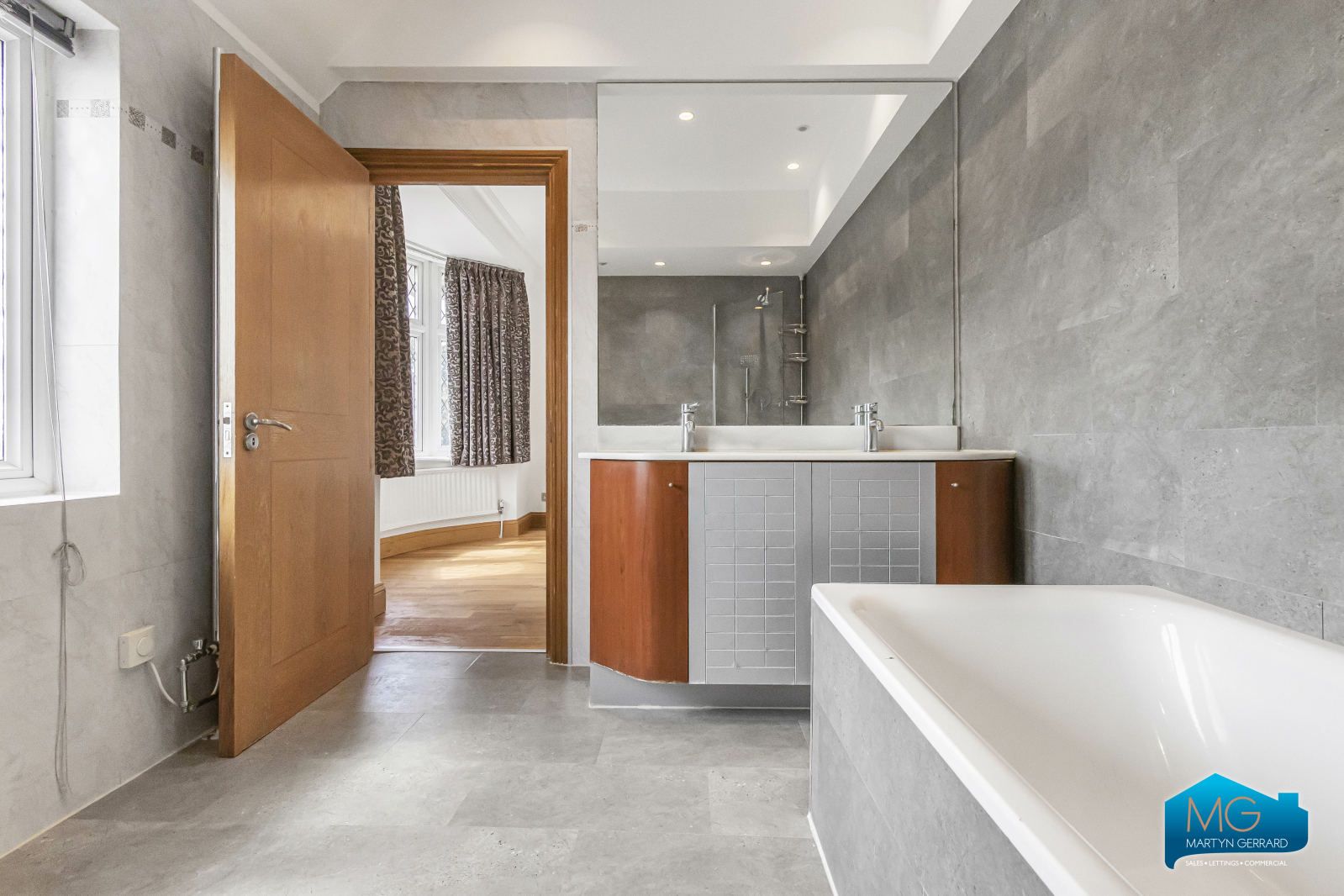 Buckingham Avenue, Whetstone, London, N20+  - Martyn Gerrard