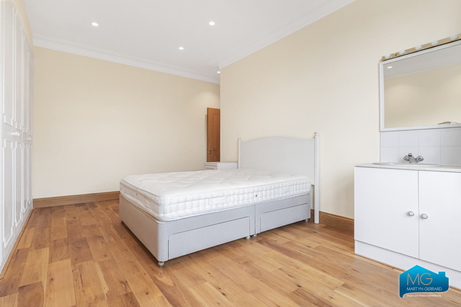 7 bedroom Detached House to rent - Martyn Gerrard