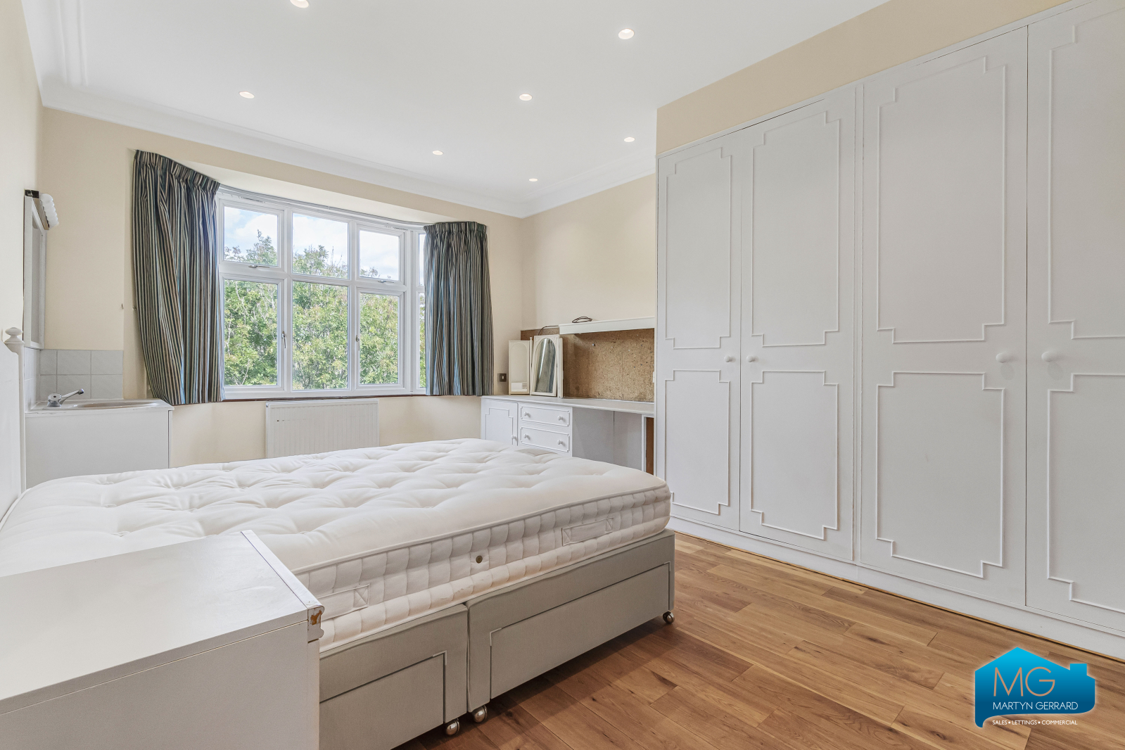 7 bedroom Detached House to rent - Martyn Gerrard