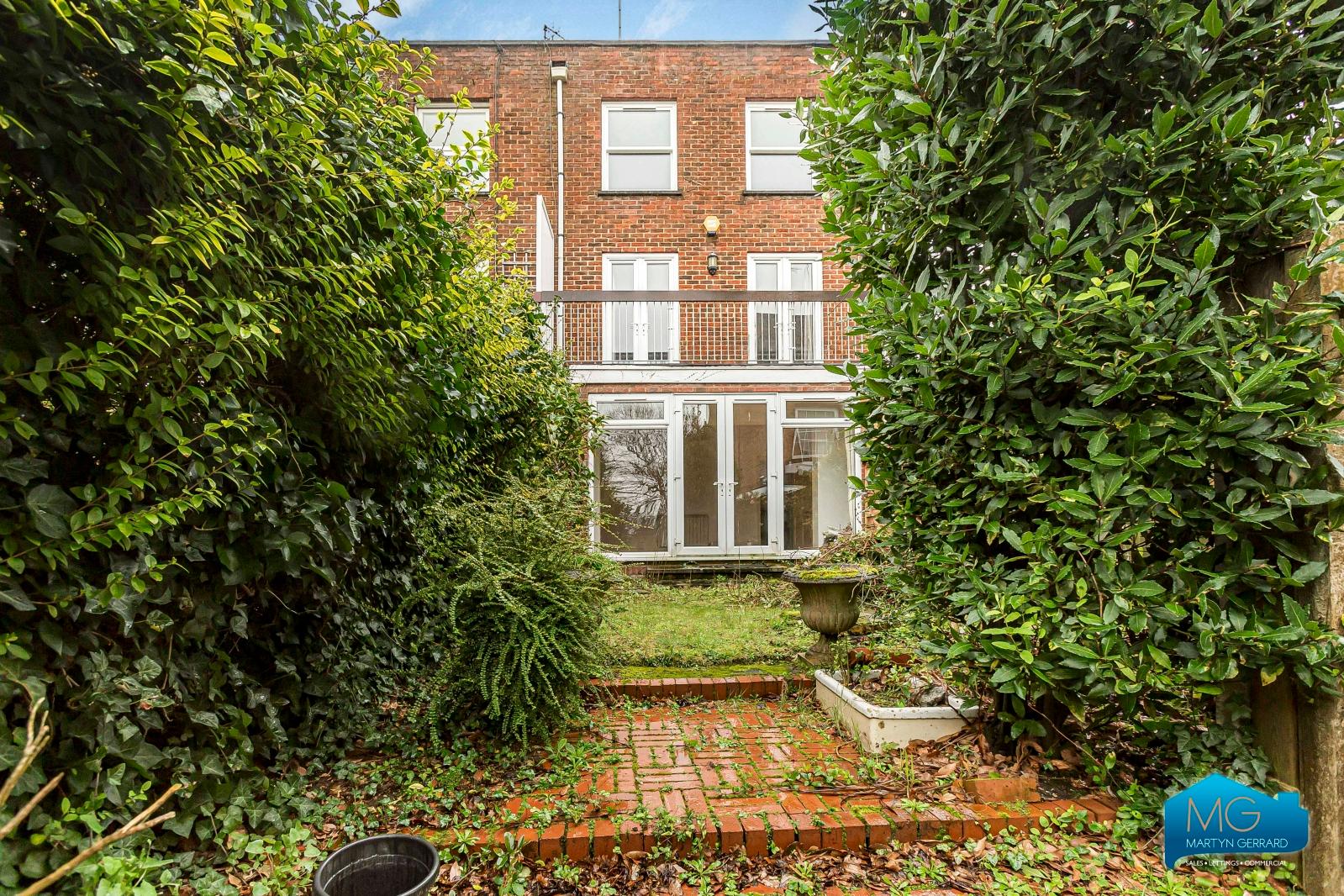 4 bedroom End of Terrace House to rent - Martyn Gerrard