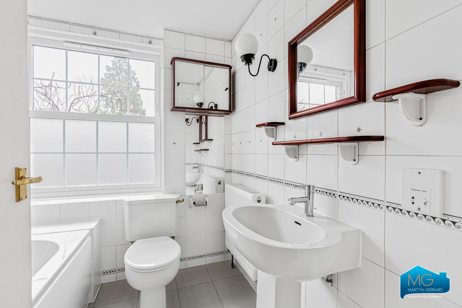 4 bedroom End of Terrace House to rent - Martyn Gerrard