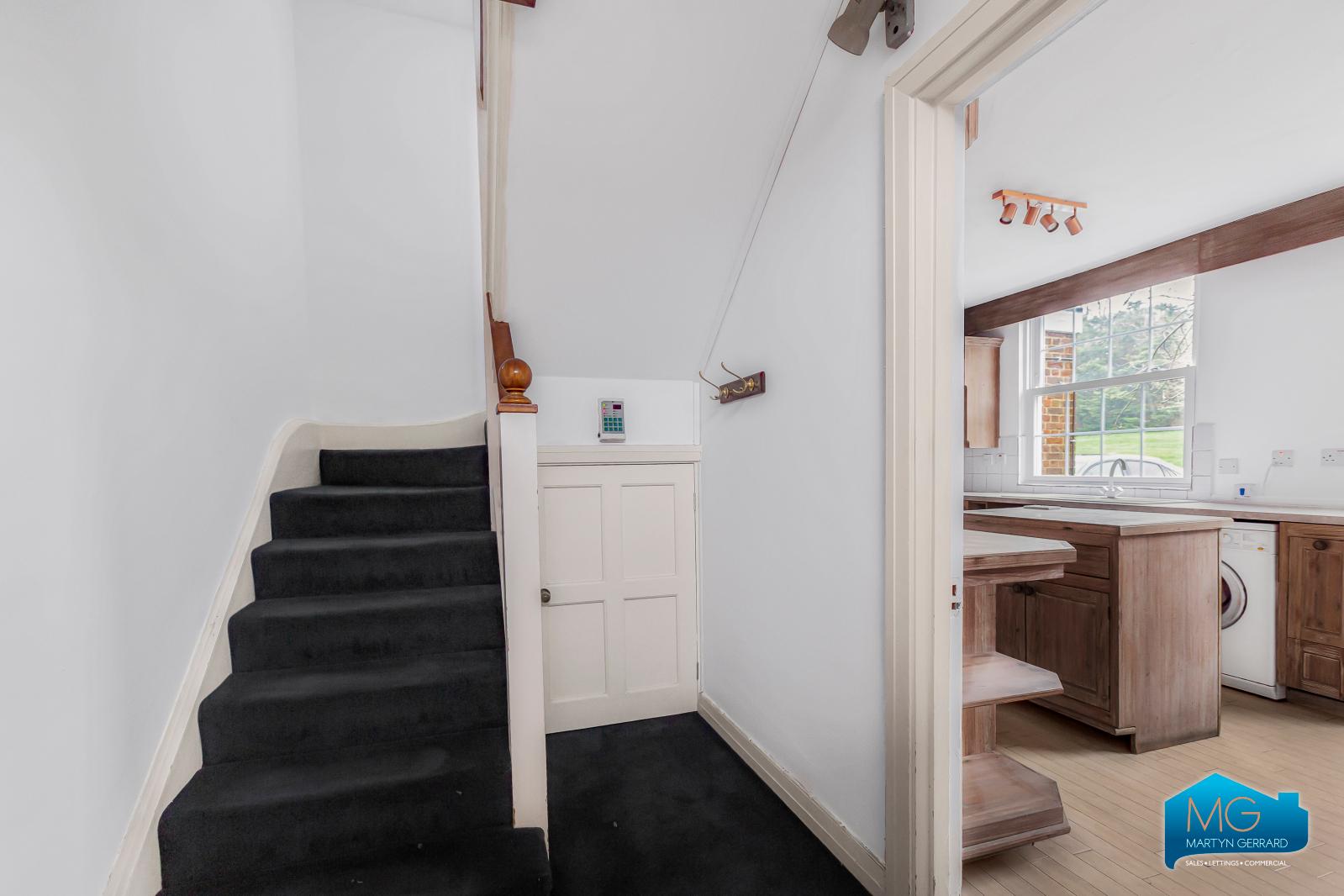 4 bedroom End of Terrace House to rent - Martyn Gerrard
