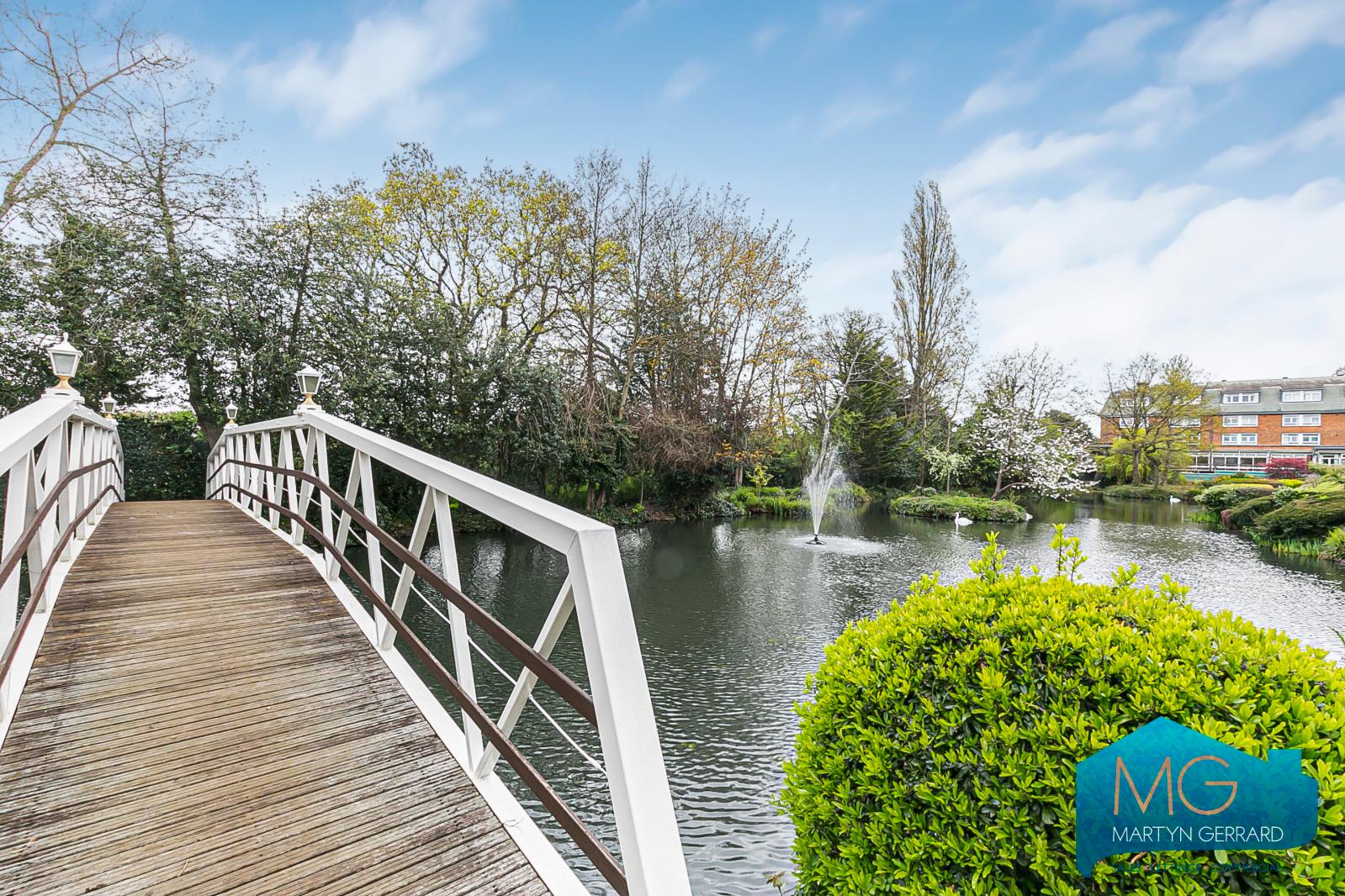 4 bedroom End of Terrace House to rent - Martyn Gerrard