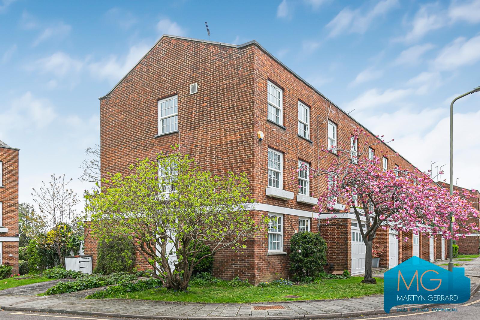 4 bedroom End of Terrace House to rent - Martyn Gerrard