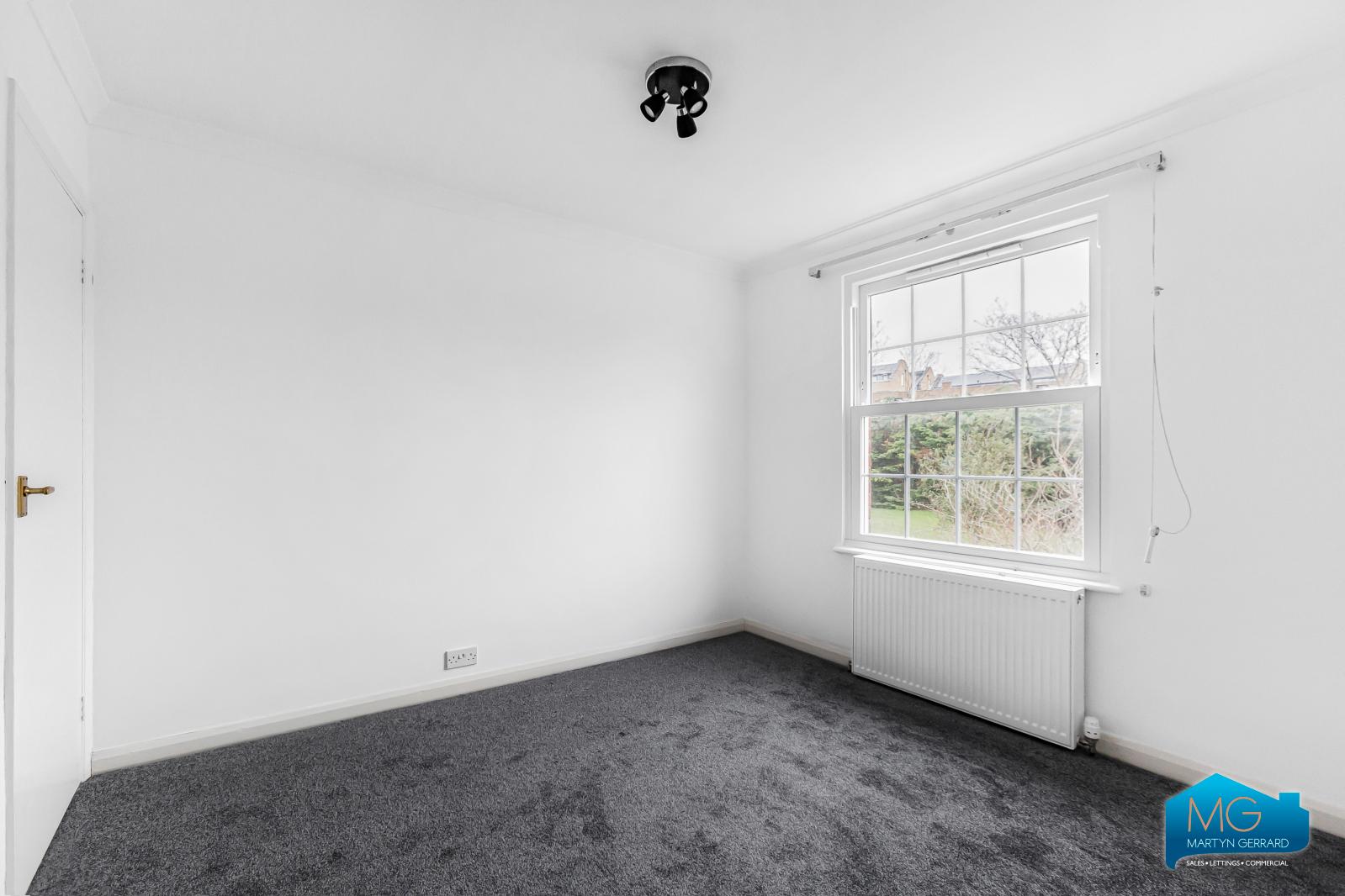4 bedroom End of Terrace House to rent - Martyn Gerrard