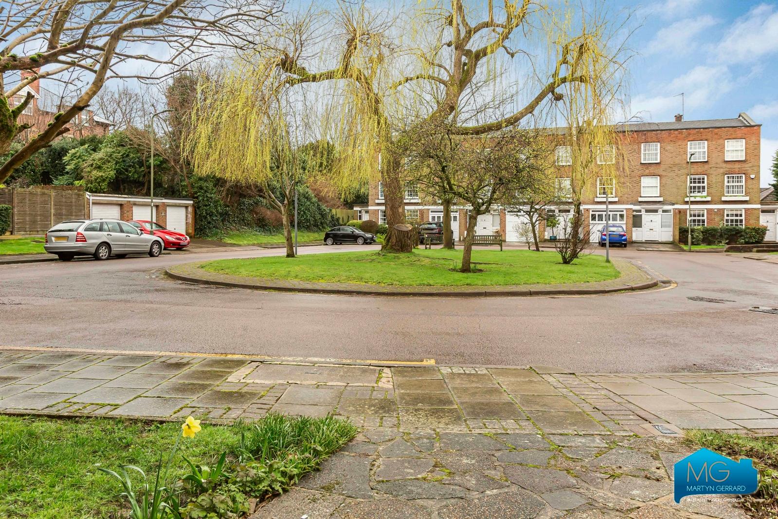 4 bedroom End of Terrace House to rent - Martyn Gerrard