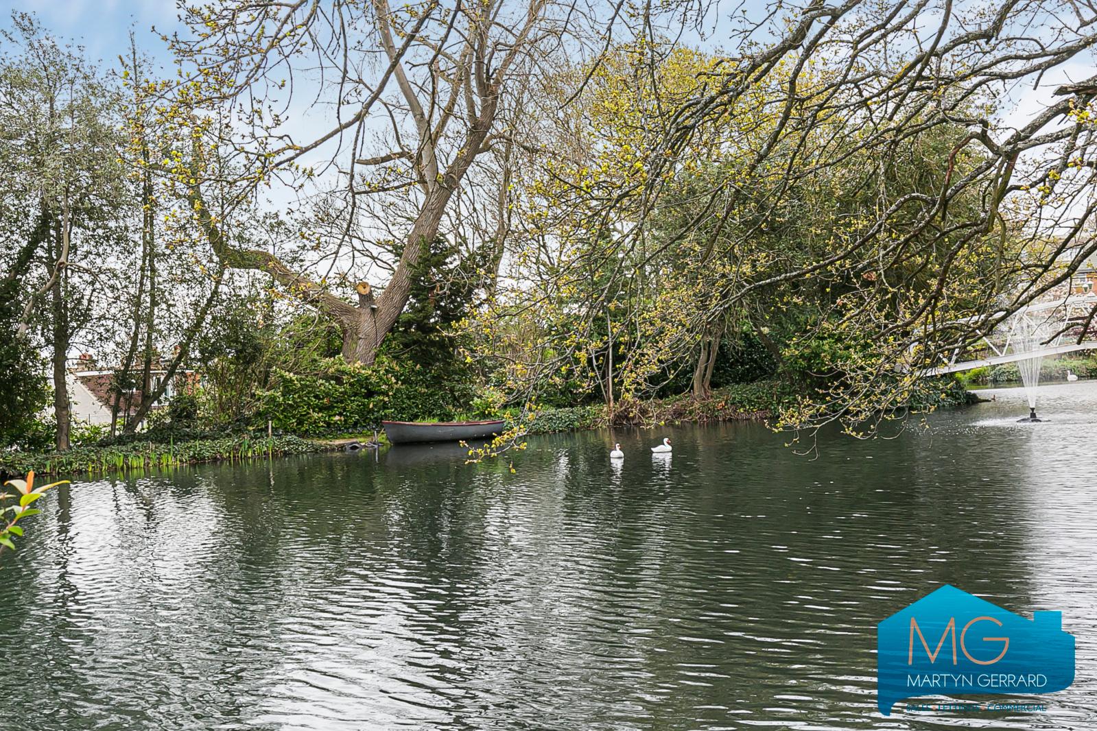 4 bedroom End of Terrace House to rent - Martyn Gerrard