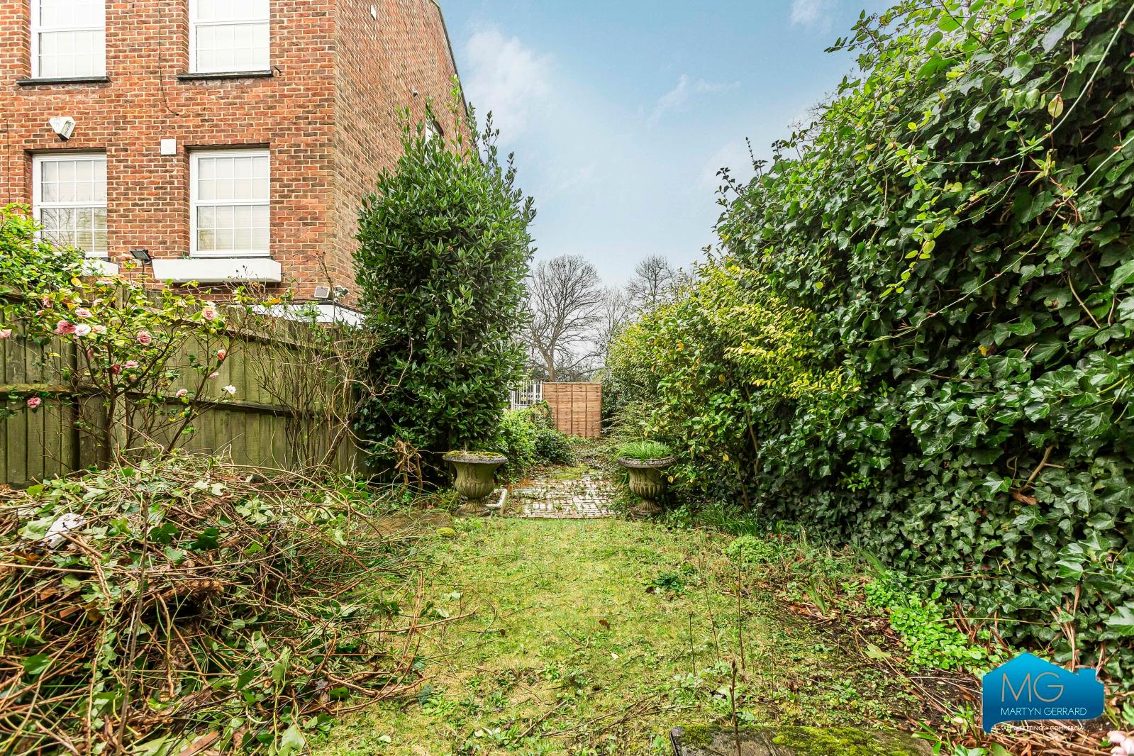 4 bedroom End of Terrace House to rent - Martyn Gerrard
