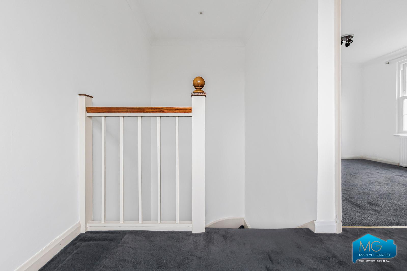 4 bedroom End of Terrace House to rent - Martyn Gerrard