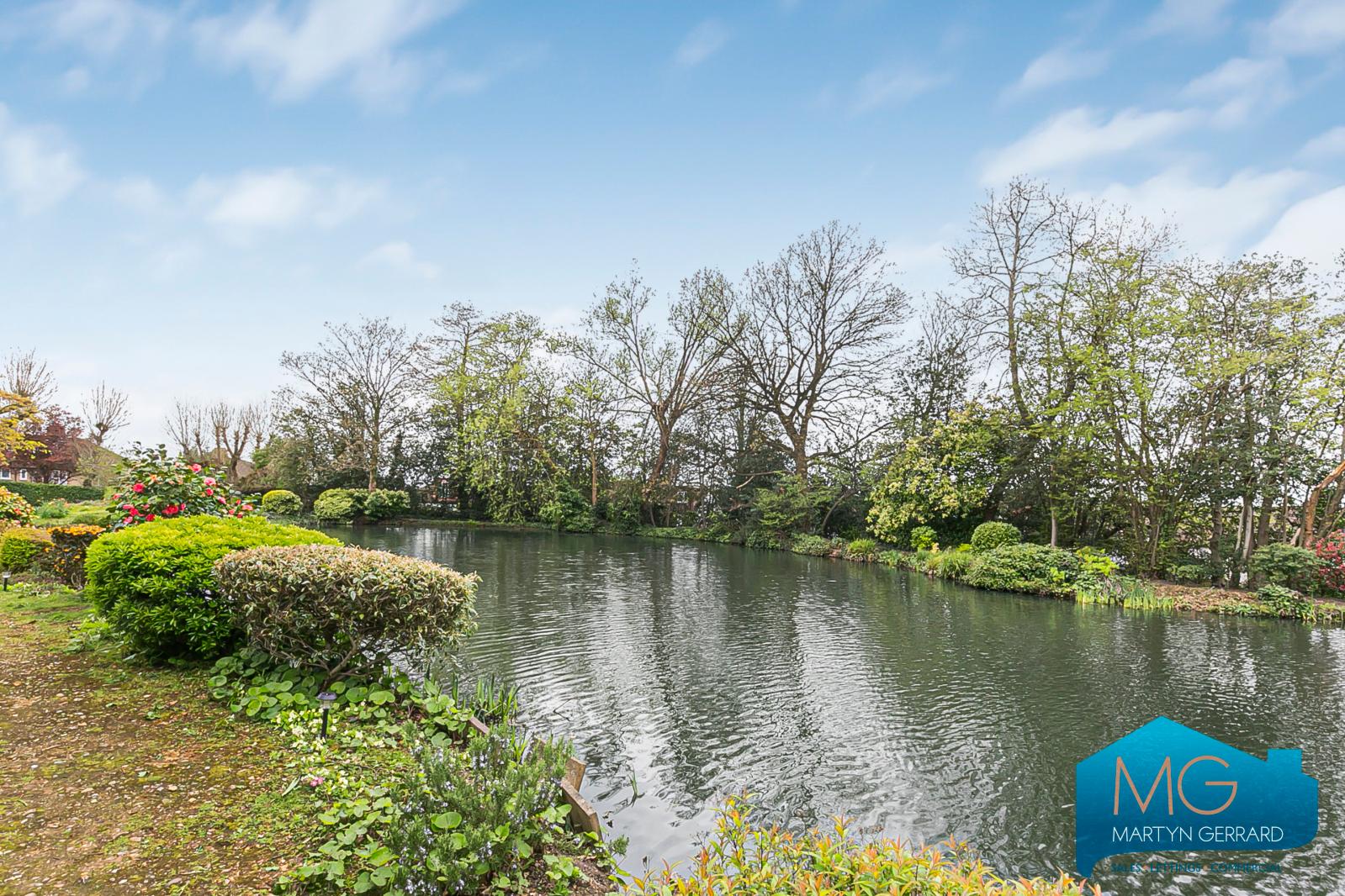 4 bedroom End of Terrace House to rent - Martyn Gerrard