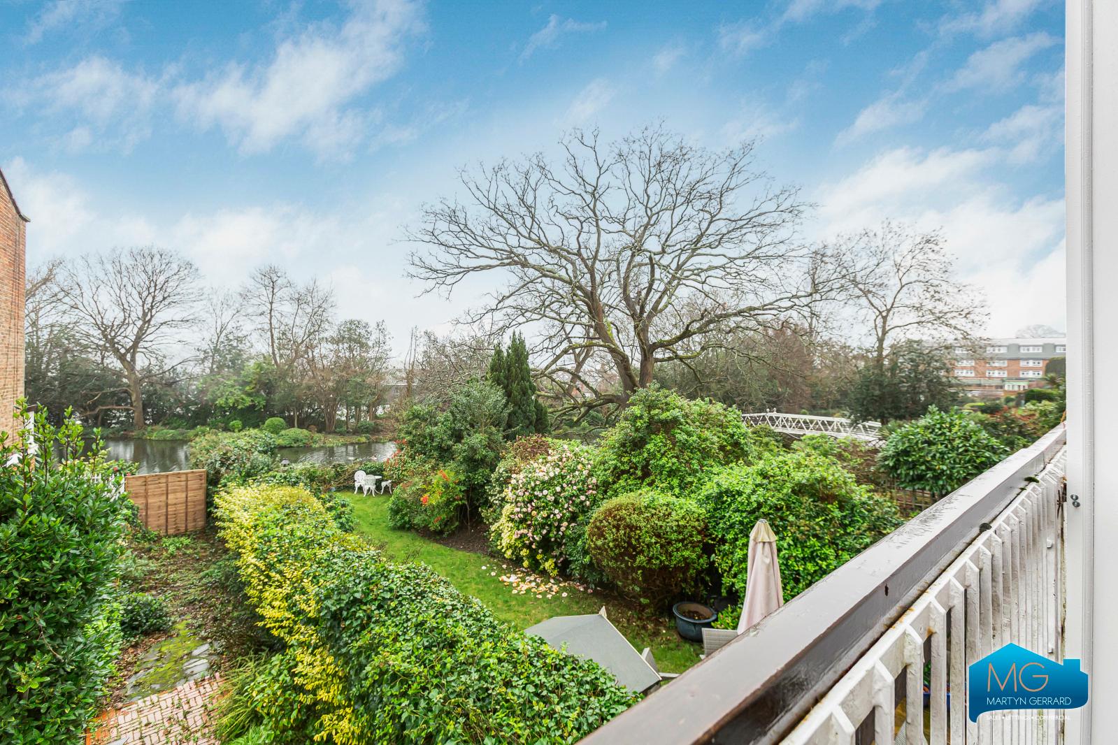 4 bedroom End of Terrace House to rent - Martyn Gerrard