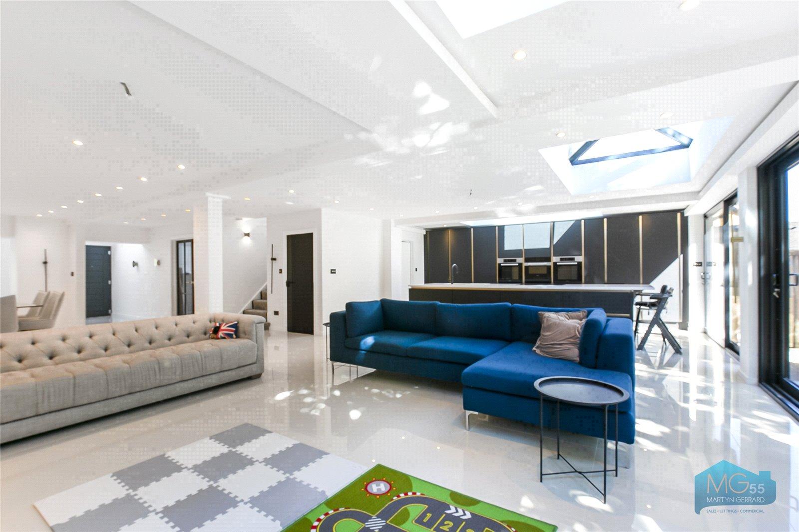 4 bedroom Detached House to rent - Martyn Gerrard