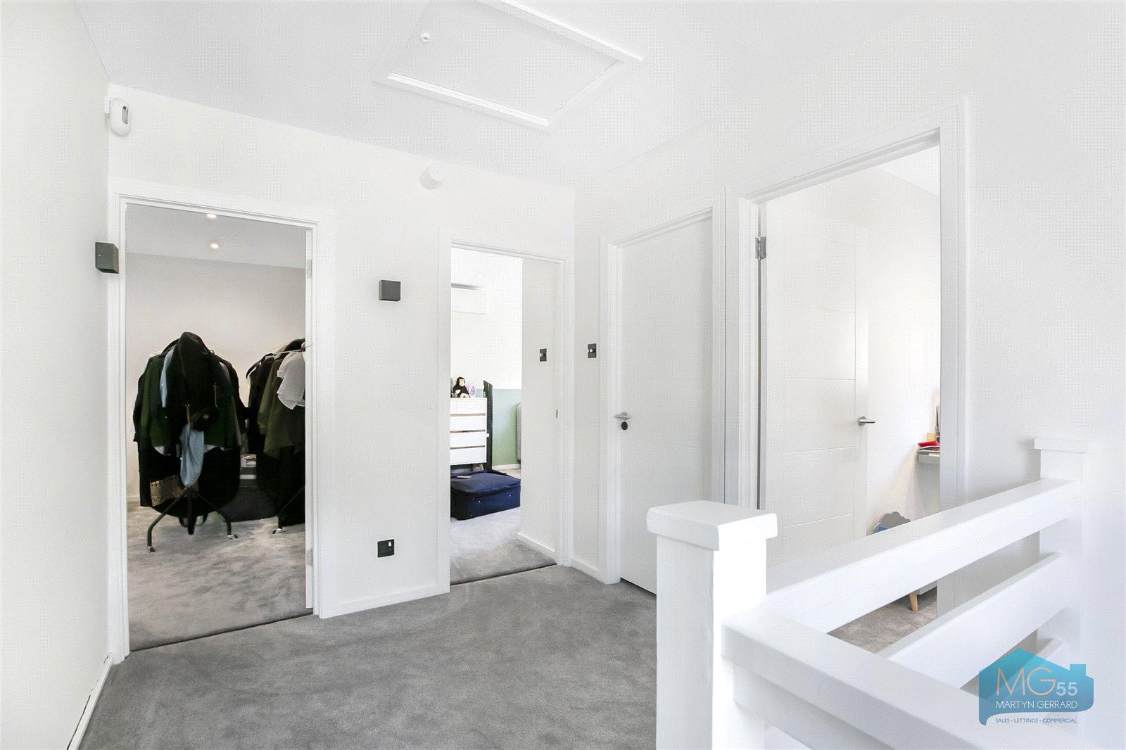 4 bedroom Detached House to rent - Martyn Gerrard