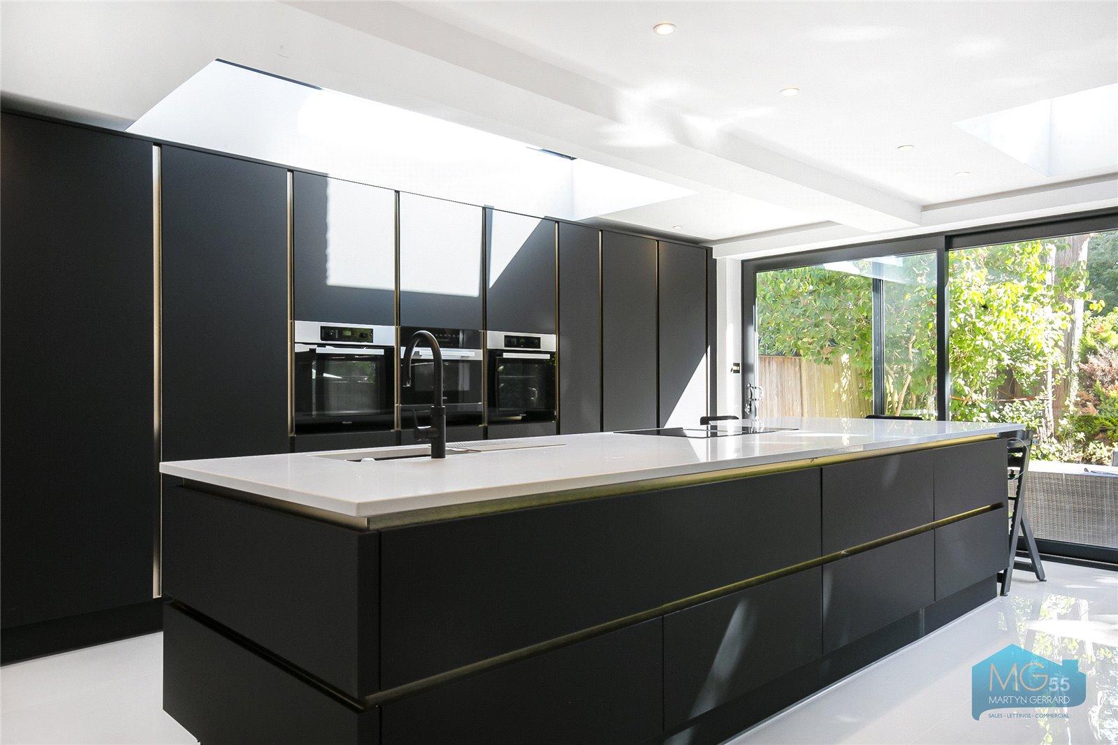 4 bedroom Detached House to rent - Martyn Gerrard