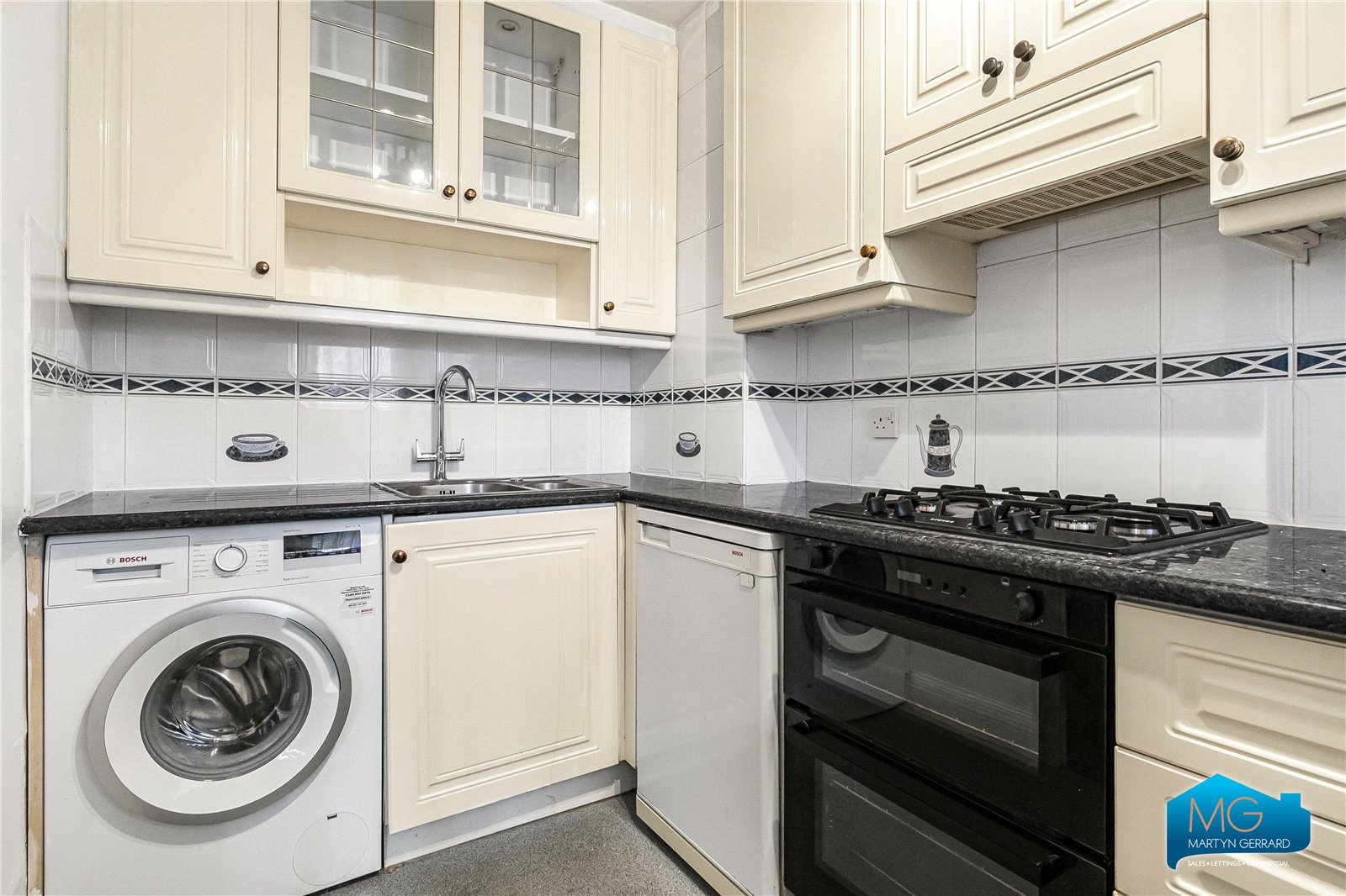 2 bedroom Apartment to rent - Martyn Gerrard